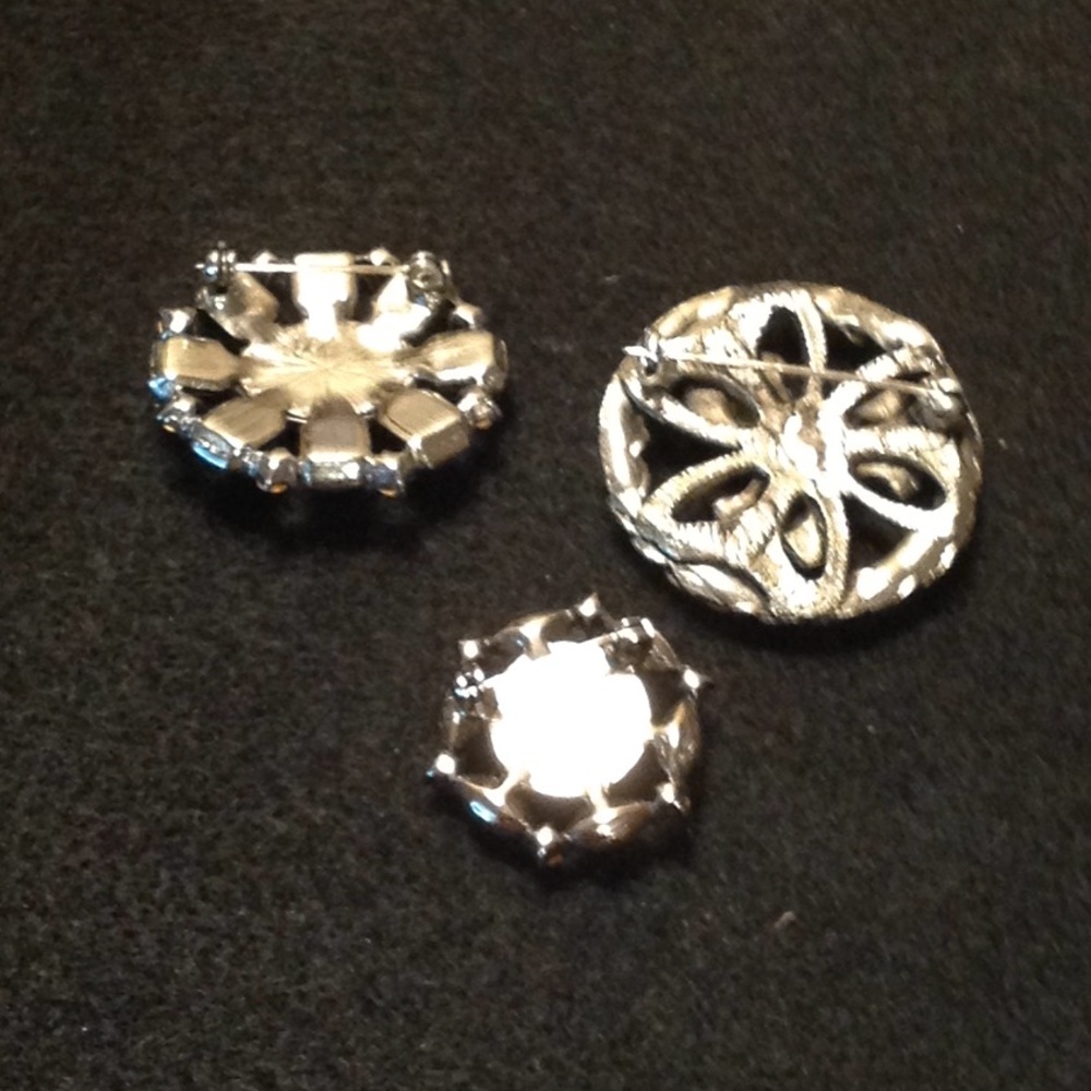 Multi Color Brooches - (3) - Picture 2 of 3